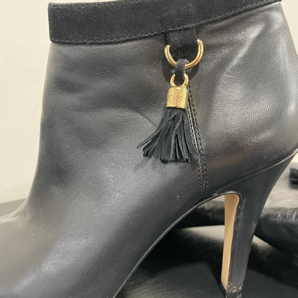 - Black high heels with golden details - Picture 4 of 4